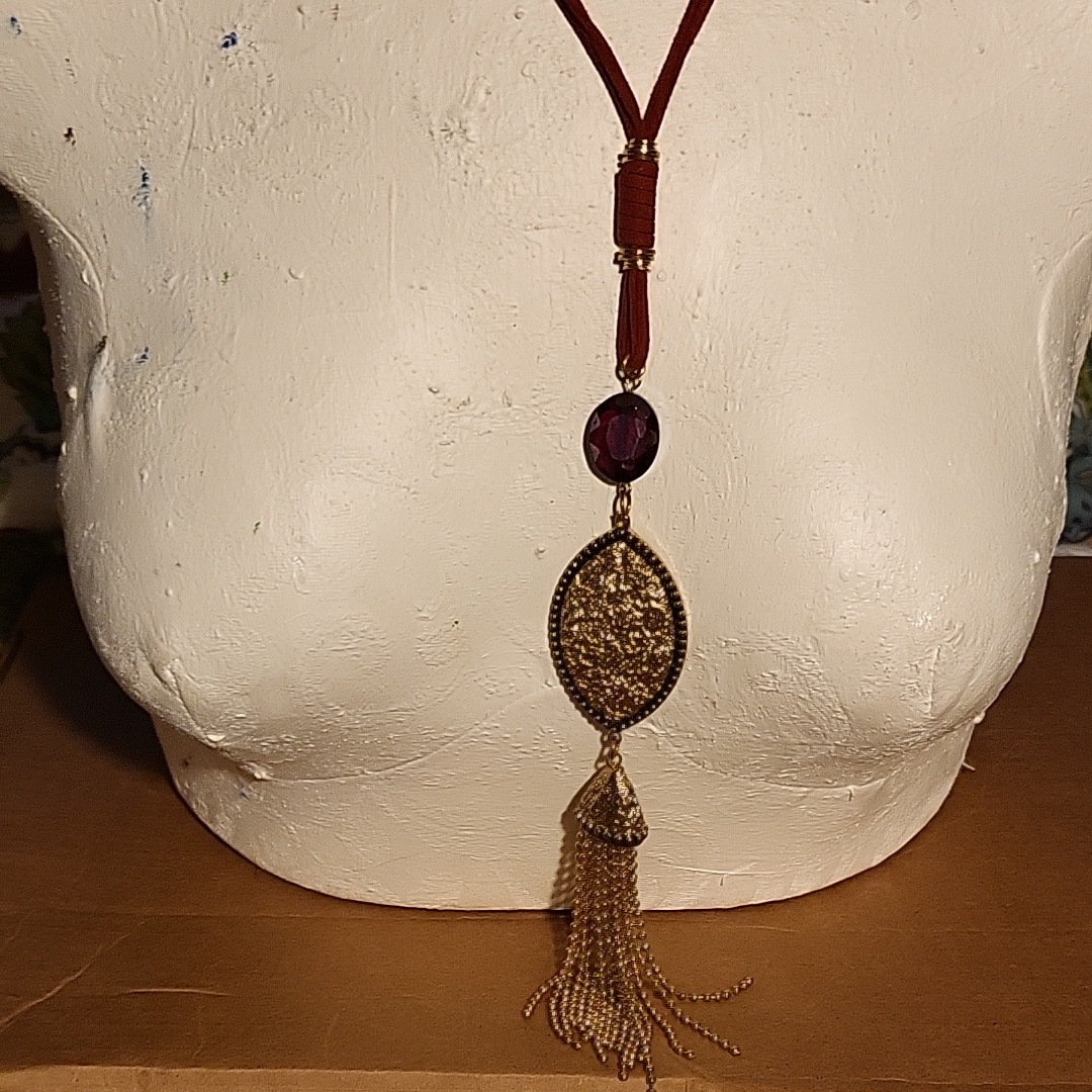 Nwot Elegant Gold And Red Pendant Necklace 19$